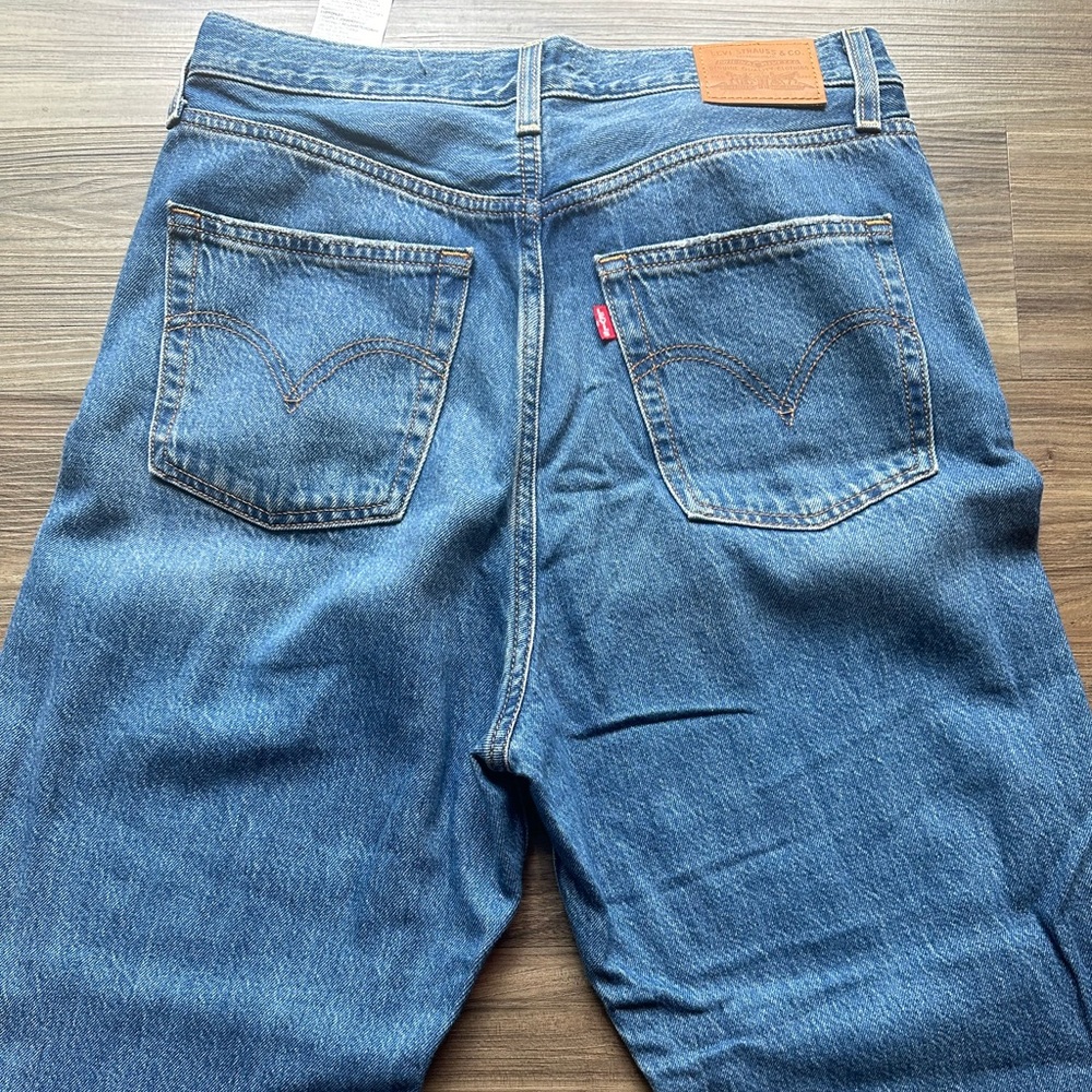 Levi's Ribcage Straight ankle jeans in Georgie Blue - Picture 3 of 6